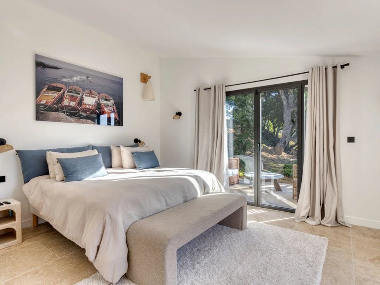 Villa for Sale in Cavalaire Sur Mer, Provence Coast (cassis To Cavalaire) 6