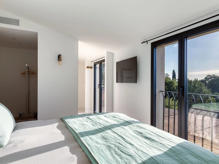 Villa for Sale in Cavalaire Sur Mer, Provence Coast (cassis To Cavalaire) 7