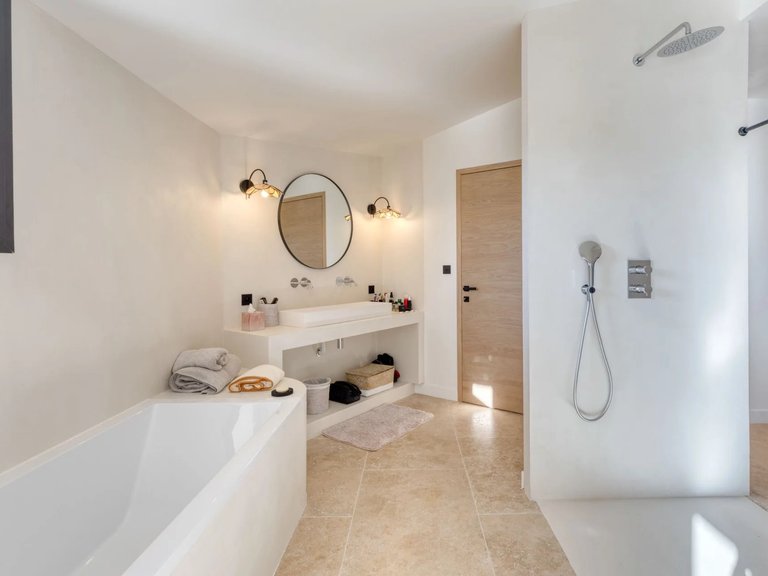 Villa for Sale in Cavalaire Sur Mer, Provence Coast (cassis To Cavalaire) 10
