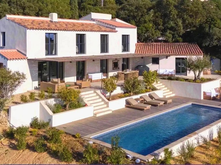 Villa for Sale in Cavalaire Sur Mer, Provence Coast (cassis To Cavalaire) 14