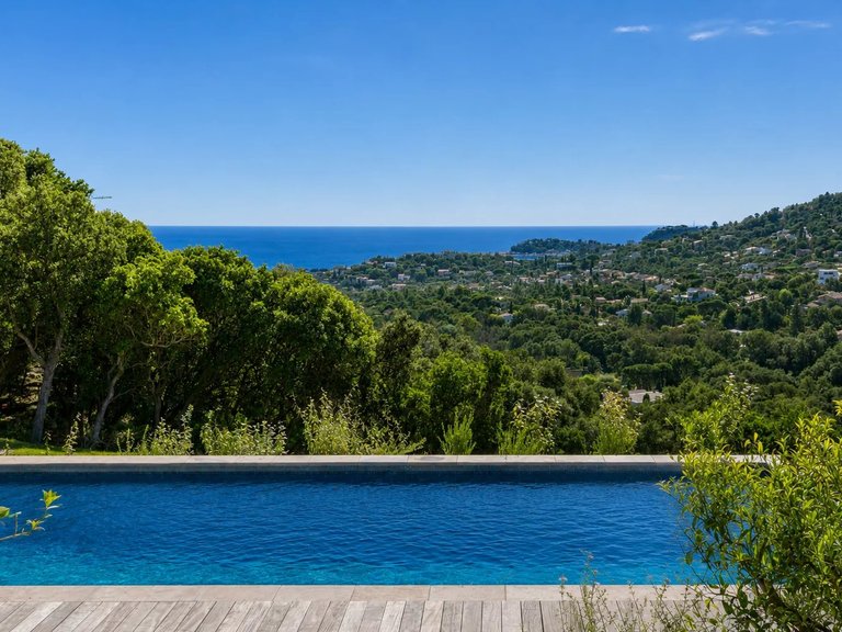 Villa for Sale in Cavalaire Sur Mer, Provence Coast (cassis To Cavalaire) 15