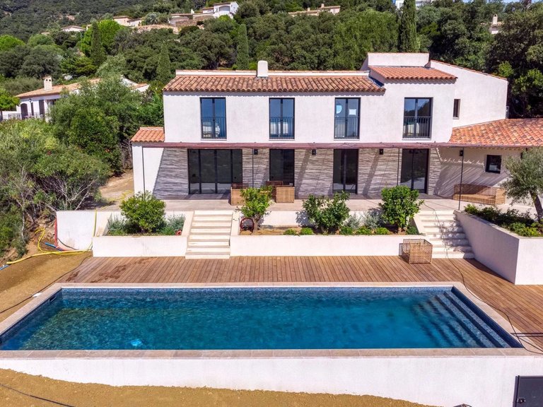 Villa for Sale in Cavalaire Sur Mer, Provence Coast (cassis To Cavalaire) 16