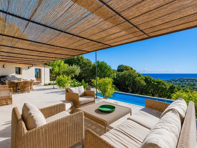 Villa for Sale in Cavalaire Sur Mer, Provence Coast (cassis To Cavalaire) 17