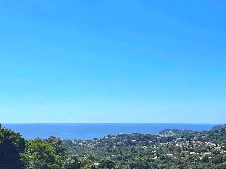 Villa for Sale in Cavalaire Sur Mer, Provence Coast (cassis To Cavalaire) 18