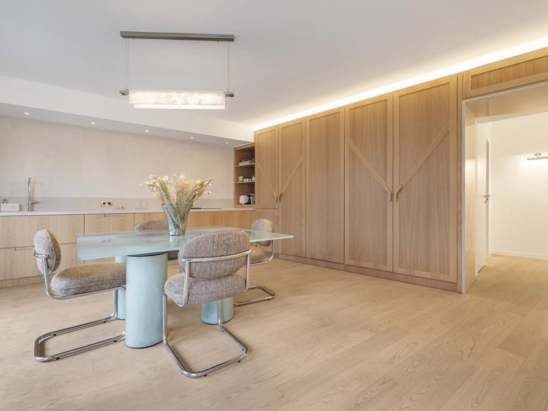 Apartment for Sale in 7th (invalides, Eiffel Tower, Orsay), Paris Left Bank (5th,6th & 7th ) 1