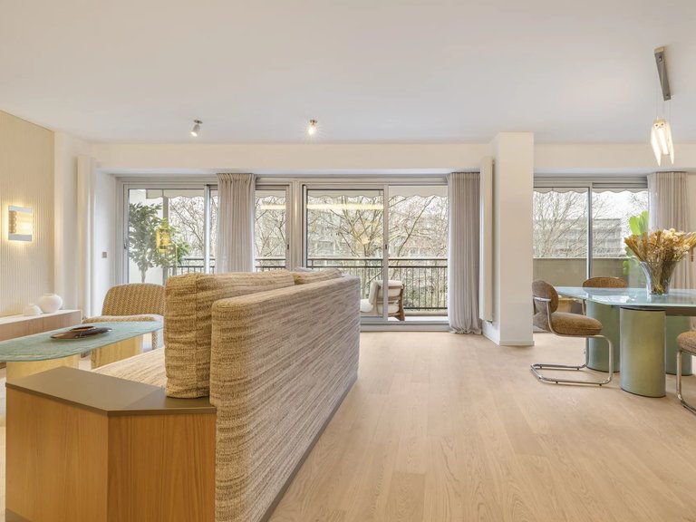 Apartment for Sale in 7th (invalides, Eiffel Tower, Orsay), Paris Left Bank (5th,6th & 7th ) 2