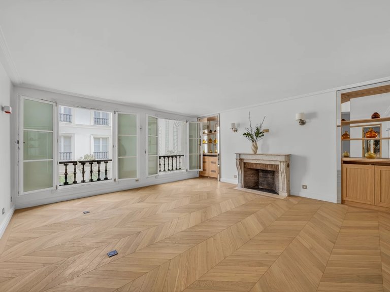 Apartment for Sale in 7th (invalides, Eiffel Tower, Orsay), Paris Left Bank (5th,6th & 7th ) 3