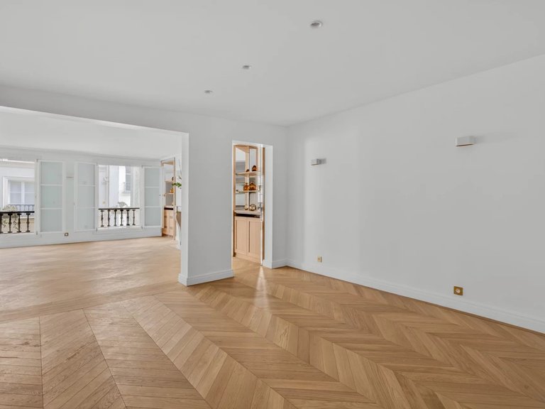 Apartment for Sale in 7th (invalides, Eiffel Tower, Orsay), Paris Left Bank (5th,6th & 7th ) 4