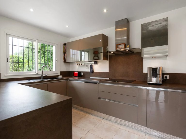 Villa for Sale in La Colle Sur Loup, Vence, St. Paul Area 9