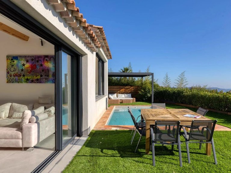 Villa for Sale in La Croix Valmer, St. Tropez, Grimaud Area 1