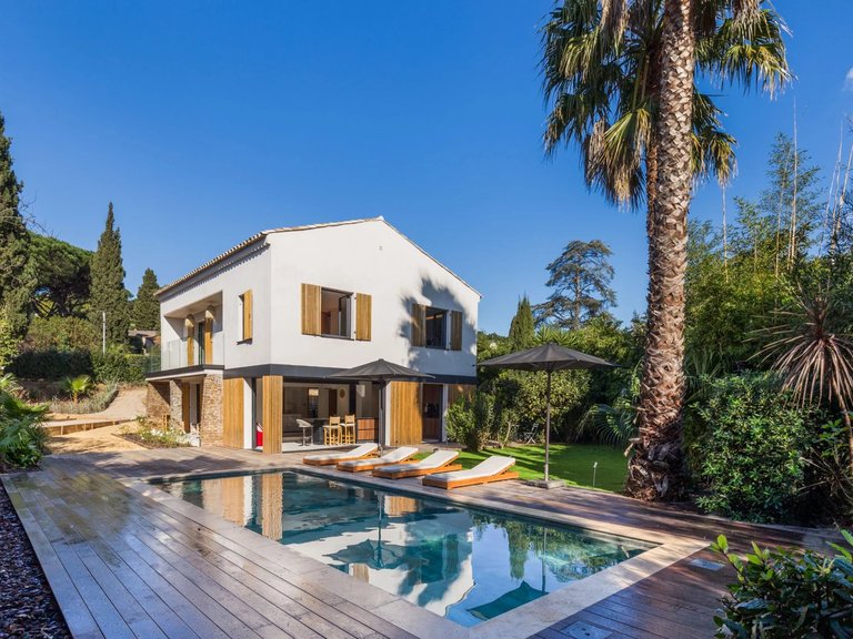 Villa for Sale in La Croix Valmer, St. Tropez, Grimaud Area 1