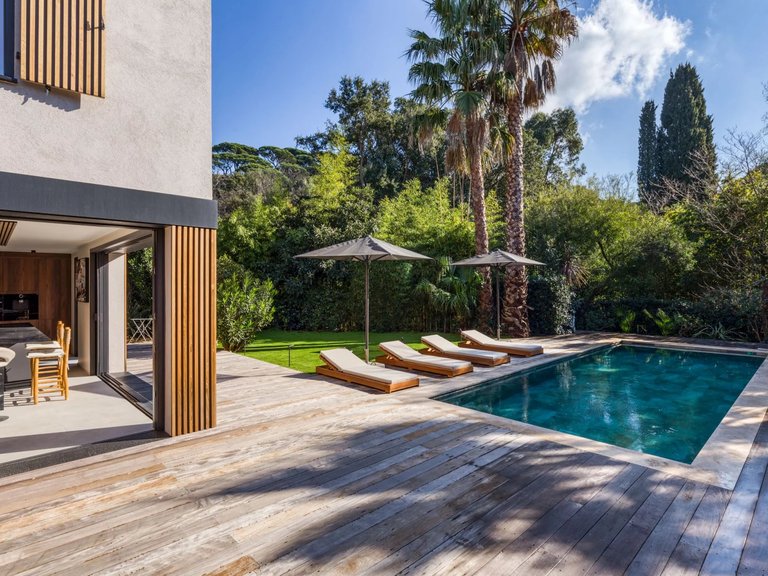 Villa for Sale in La Croix Valmer, St. Tropez, Grimaud Area 2