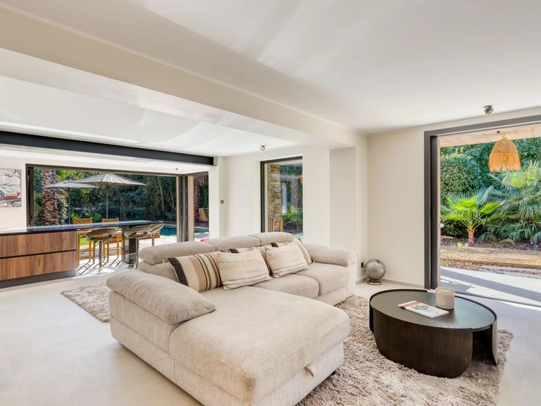 Villa for Sale in La Croix Valmer, St. Tropez, Grimaud Area 8