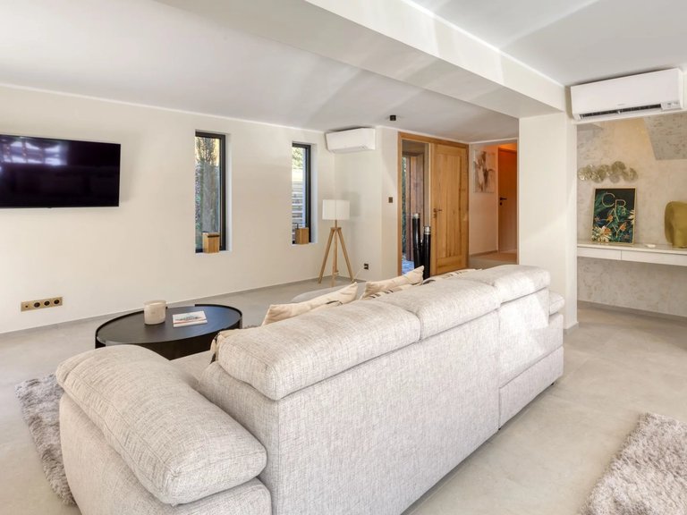 Villa for Sale in La Croix Valmer, St. Tropez, Grimaud Area 9