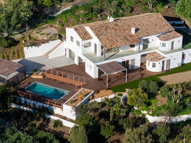 Villa for Sale in Cavalaire Sur Mer, Provence Coast (cassis To Cavalaire) 16