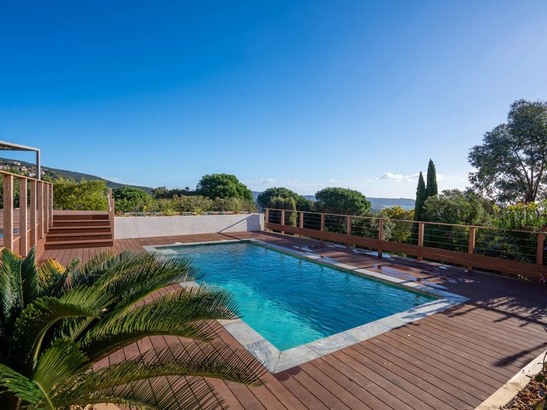 Villa for Sale in Cavalaire Sur Mer, Provence Coast (cassis To Cavalaire) 17