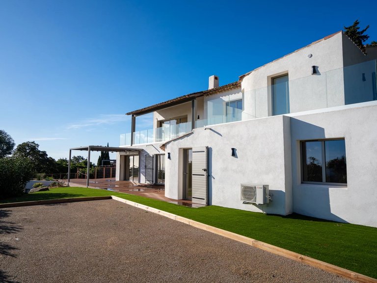 Villa for Sale in Cavalaire Sur Mer, Provence Coast (cassis To Cavalaire) 18