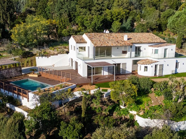 Villa for Sale in Cavalaire Sur Mer, Provence Coast (cassis To Cavalaire) 19