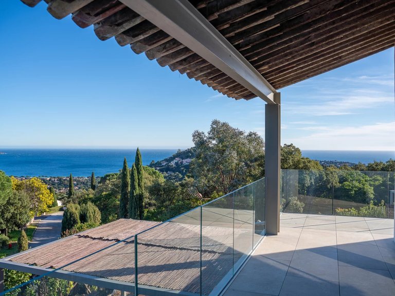 Villa for Sale in Cavalaire Sur Mer, Provence Coast (cassis To Cavalaire) 3
