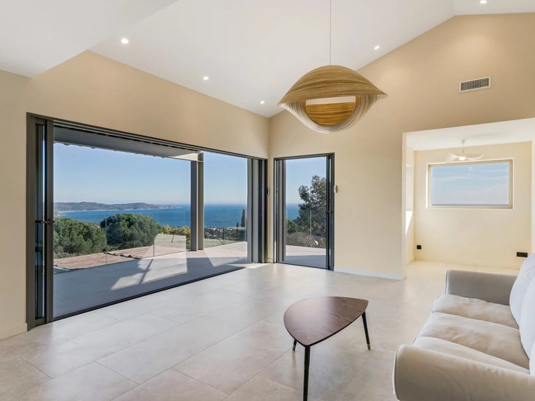 Villa for Sale in Cavalaire Sur Mer, Provence Coast (cassis To Cavalaire) 4