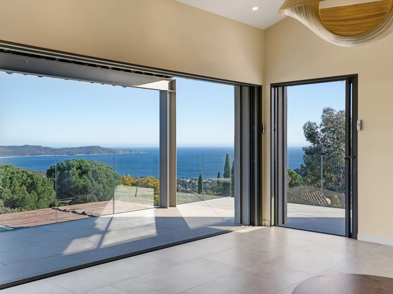 Villa for Sale in Cavalaire Sur Mer, Provence Coast (cassis To Cavalaire) 6