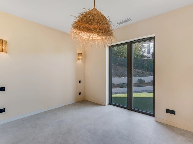 Villa for Sale in Cavalaire Sur Mer, Provence Coast (cassis To Cavalaire) 9