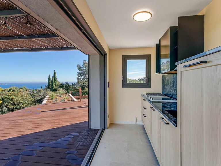Villa for Sale in Cavalaire Sur Mer, Provence Coast (cassis To Cavalaire) 14