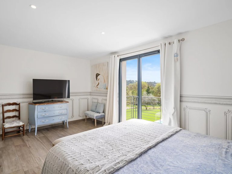 Villa for Sale in Chateauneuf Grasse, Mougins, Valbonne, Grasse Area 11