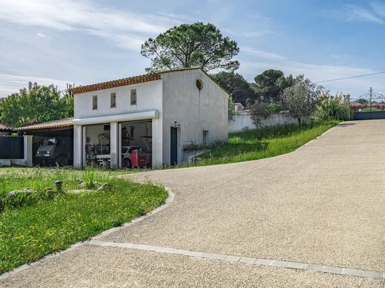 Villa for Sale in Chateauneuf Grasse, Mougins, Valbonne, Grasse Area 16