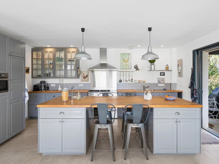 Villa for Sale in Chateauneuf Grasse, Mougins, Valbonne, Grasse Area 8