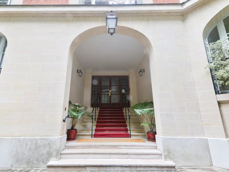 Apartment for Sale in 7th (invalides, Eiffel Tower, Orsay), Paris Left Bank (5th,6th & 7th ) 9