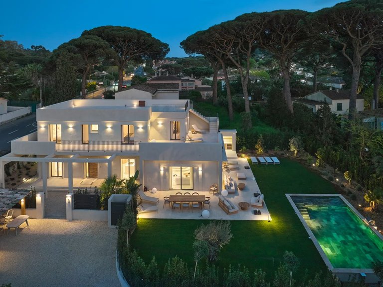 Villa for Sale in Saint Tropez, St. Tropez, Grimaud Area 1