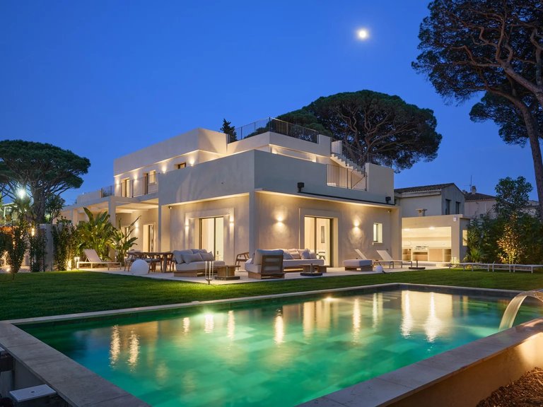 Villa for Sale in Saint Tropez, St. Tropez, Grimaud Area 3