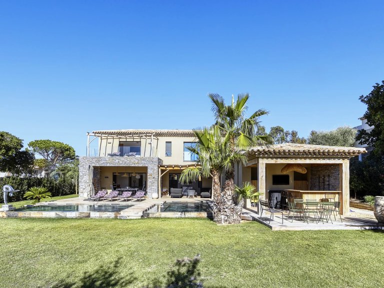 Villa for Sale in Saint Tropez, St. Tropez, Grimaud Area 1