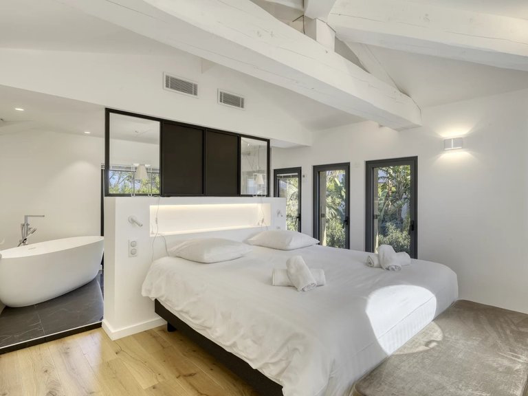 Villa for Sale in Saint Tropez, St. Tropez, Grimaud Area 12
