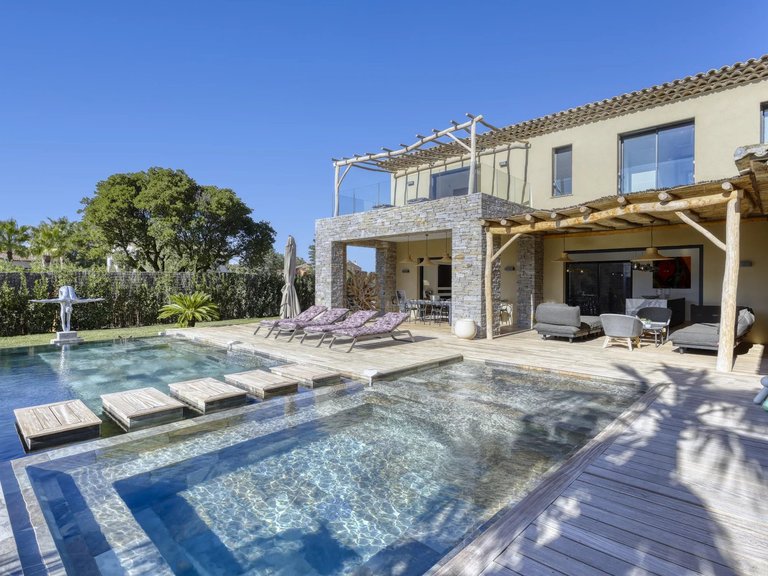 Villa for Sale in Saint Tropez, St. Tropez, Grimaud Area 3