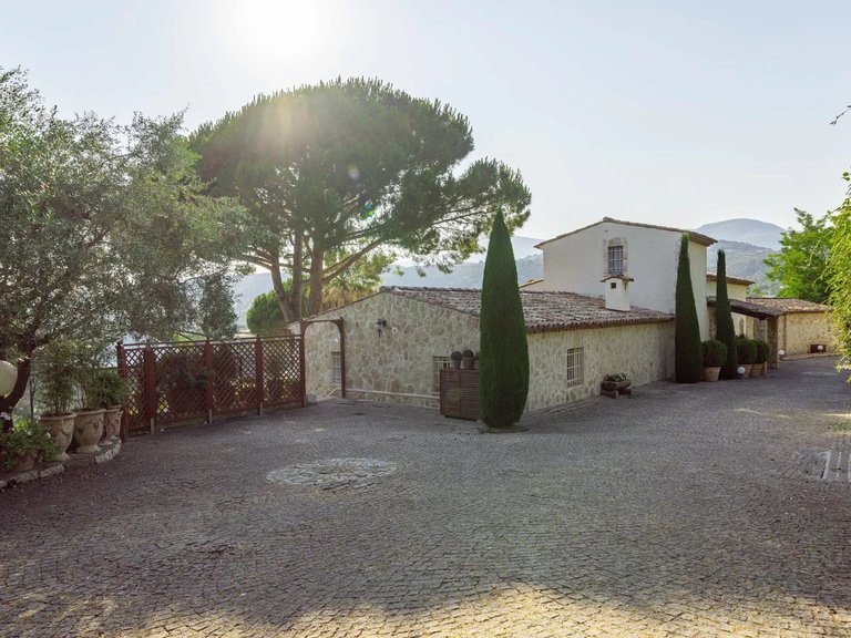 Villa for Sale in St Paul, Vence, St. Paul Area 4