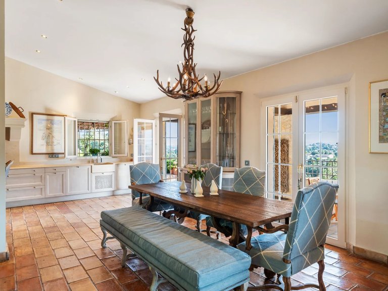 Villa for Sale in St Paul, Vence, St. Paul Area 9