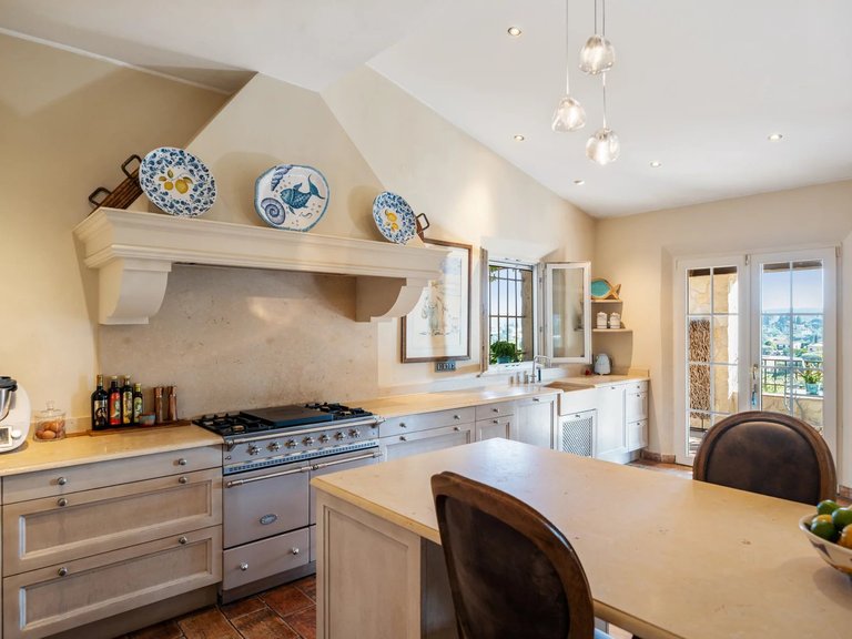 Villa for Sale in St Paul, Vence, St. Paul Area 10