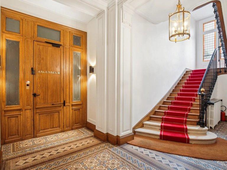 Apartment for Sale in 16th (trocadéro - Etoile - Passy), Golden Triangle - Trocadéro (8th - 16th) 1