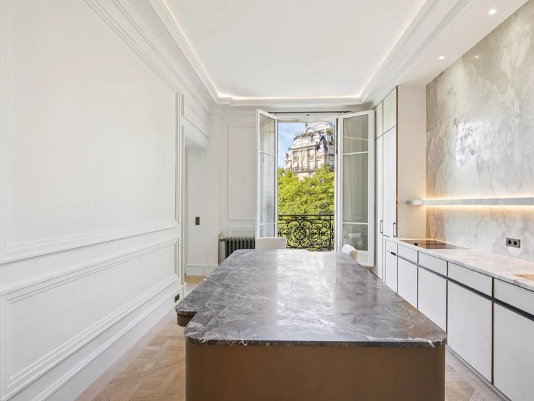 Apartment for Sale in 16th (trocadéro - Etoile - Passy), Golden Triangle - Trocadéro (8th - 16th) 3