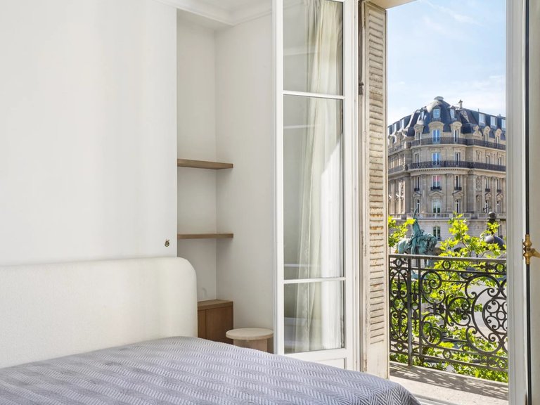 Apartment for Sale in 16th (trocadéro - Etoile - Passy), Golden Triangle - Trocadéro (8th - 16th) 7