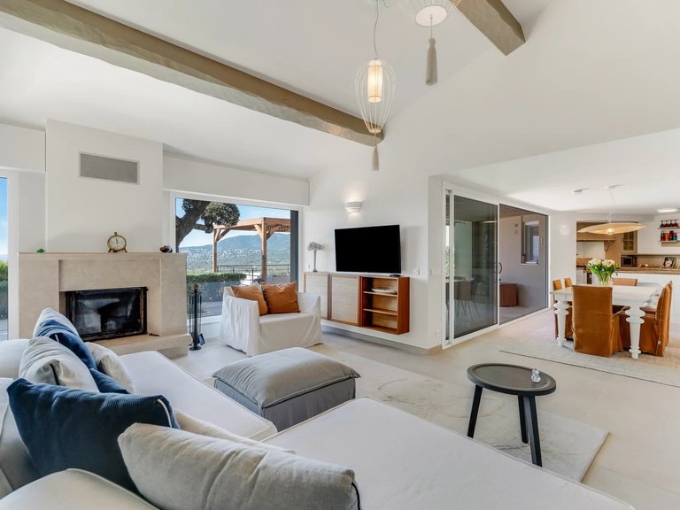Villa for Sale in La Croix Valmer, St. Tropez, Grimaud Area 9