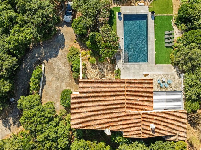 Villa for Sale in Cavalaire Sur Mer, Provence Coast (cassis To Cavalaire) 3