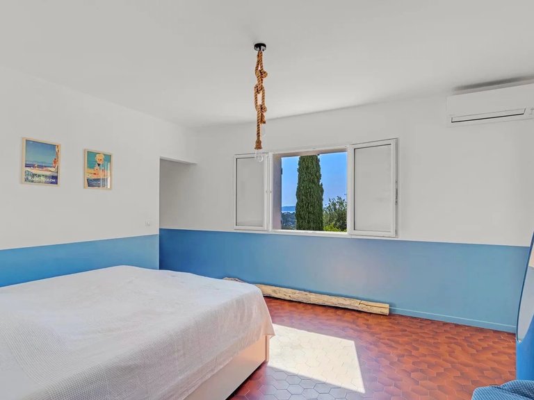 Villa for Sale in Cavalaire Sur Mer, Provence Coast (cassis To Cavalaire) 8