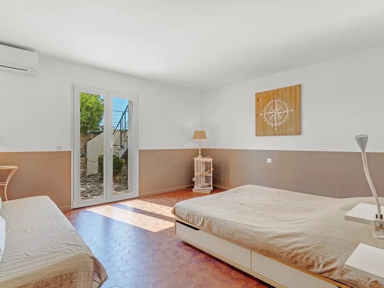 Villa for Sale in Cavalaire Sur Mer, Provence Coast (cassis To Cavalaire) 9