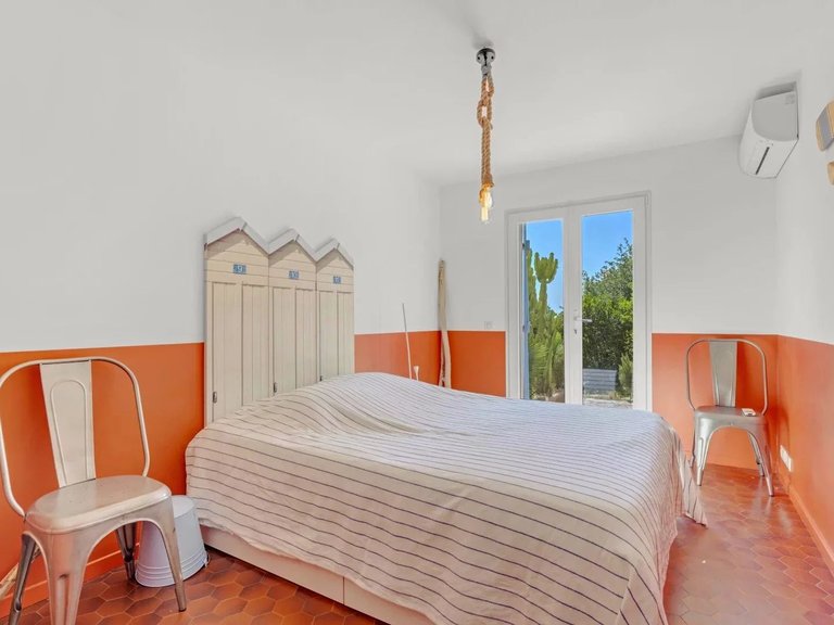 Villa for Sale in Cavalaire Sur Mer, Provence Coast (cassis To Cavalaire) 11