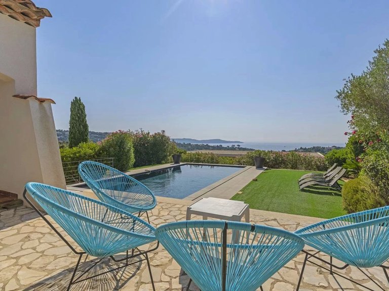 Villa for Sale in Cavalaire Sur Mer, Provence Coast (cassis To Cavalaire) 15
