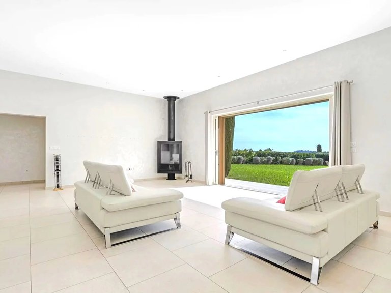 Villa for Sale in Cavalaire Sur Mer, Provence Coast (cassis To Cavalaire) 6