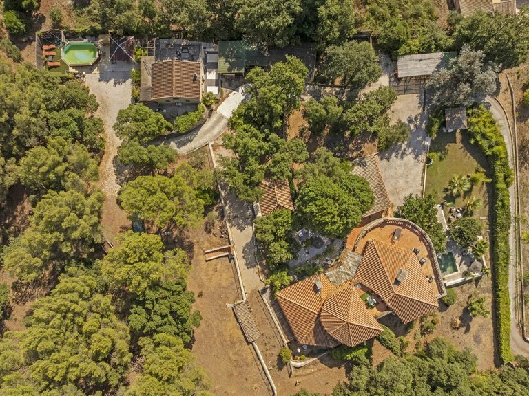Villa for Sale in Hyeres, Provence Coast (cassis To Cavalaire) 6